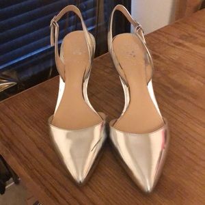Vince Camuto silver shoes 👟